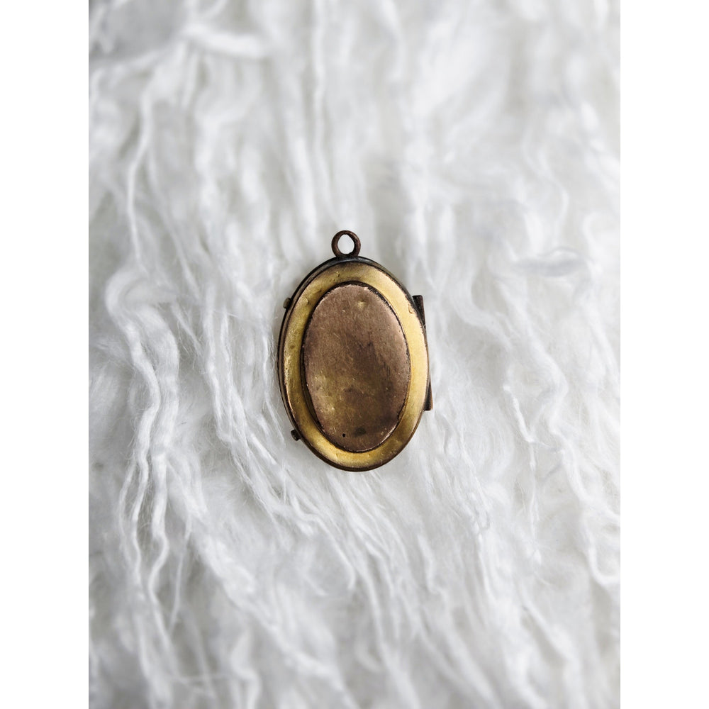 VINTAGE *NEW* 1950's Gold-Toned Locket with Design 1.5"