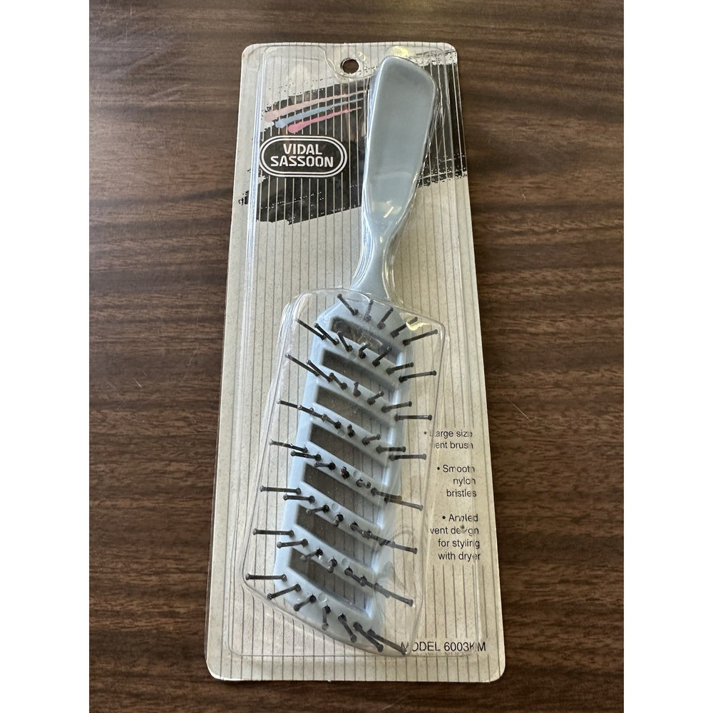 VINTAGE *NEW* 1990's Vidal Sassoon Vent Brush Large Lt Gray Angled Nylon 6003KM