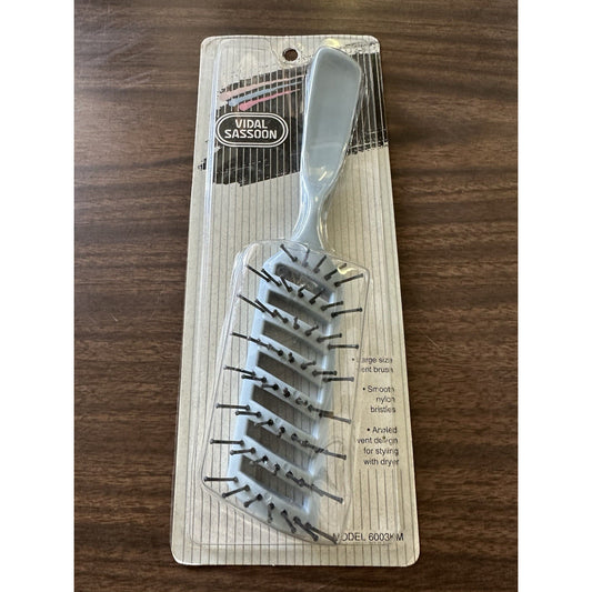 VINTAGE *NEW* 1990's Vidal Sassoon Vent Brush Large Lt Gray Angled Nylon 6003KM