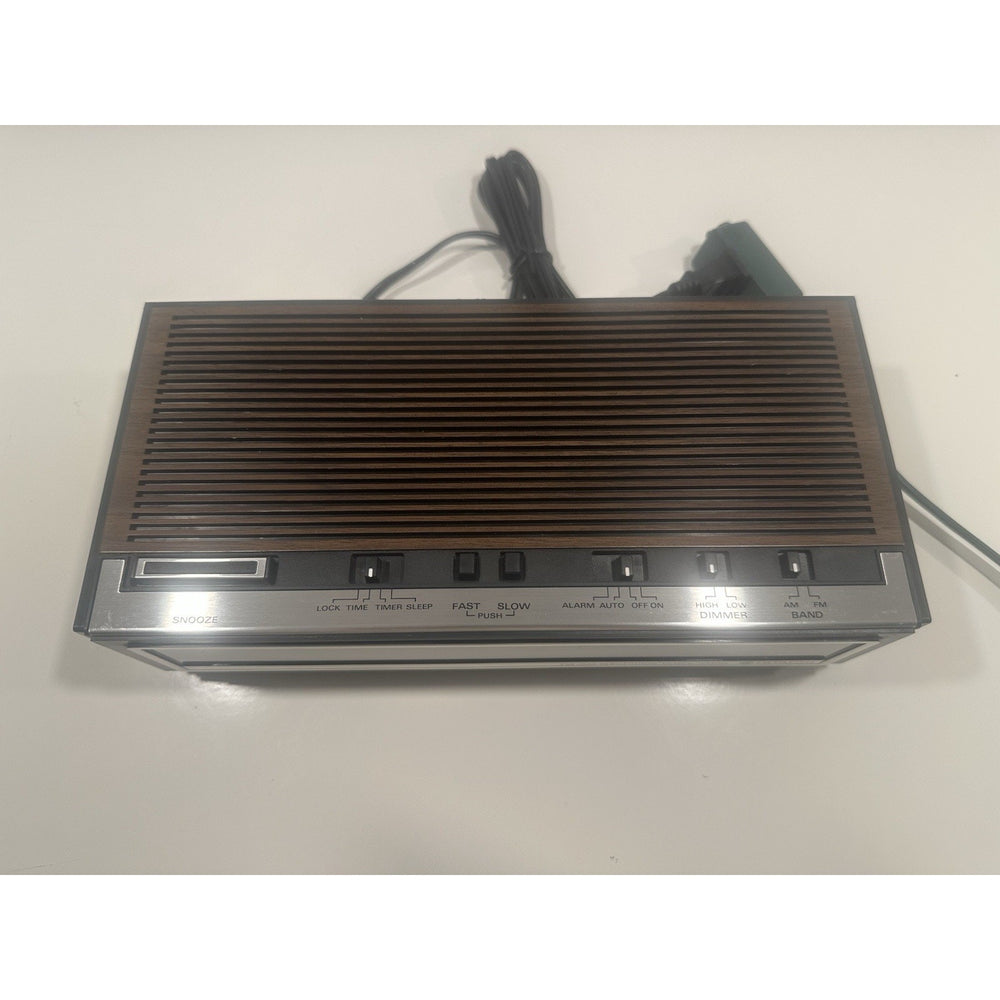 VINTAGE *NEW* 1980's Hitachi KC-651H Am/Fm 2-Band Table Radio w/Digital Clock