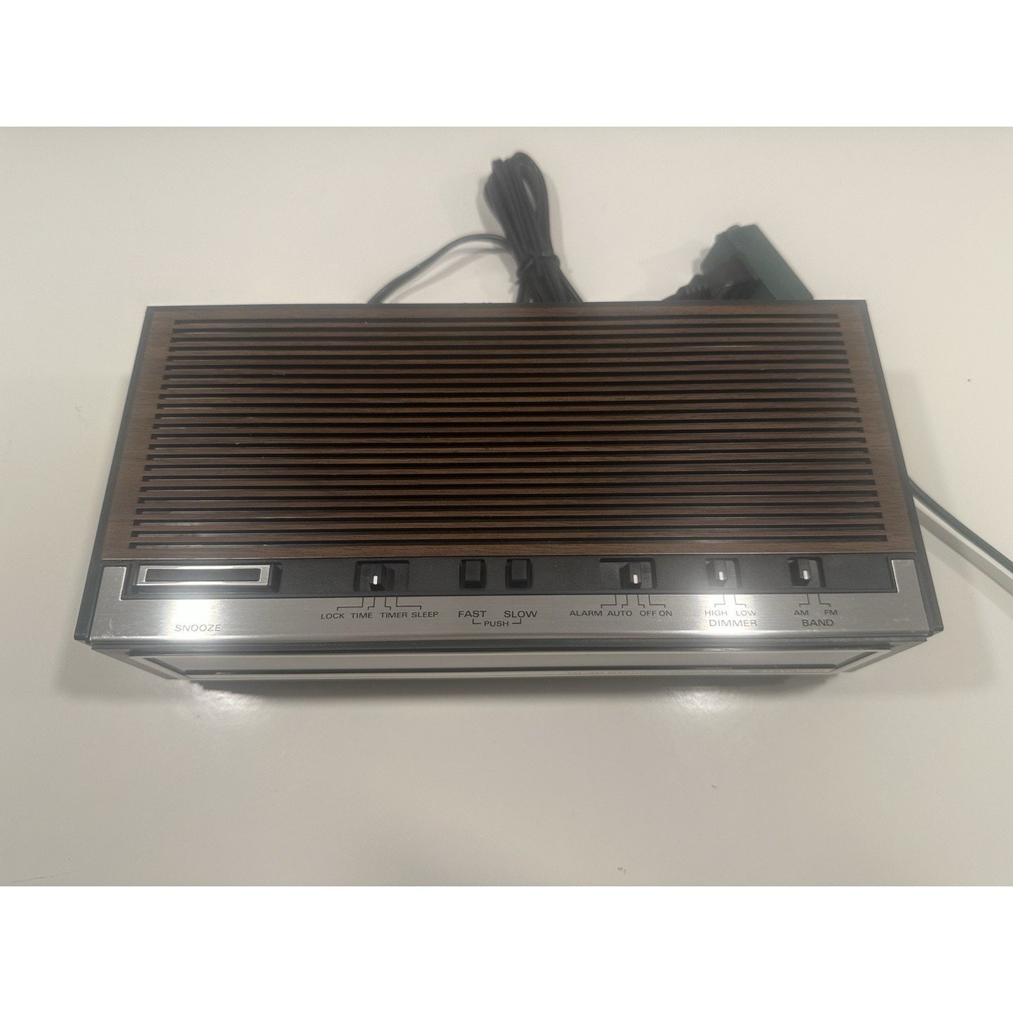 VINTAGE *NEW* 1980's Hitachi KC-651H Am/Fm 2-Band Table Radio w/Digital Clock