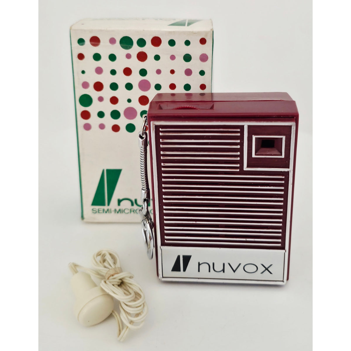 VINTAGE *NEW* 1960's Nuvox NV-80 Red & Silver AM Pocket Radio with Keychain