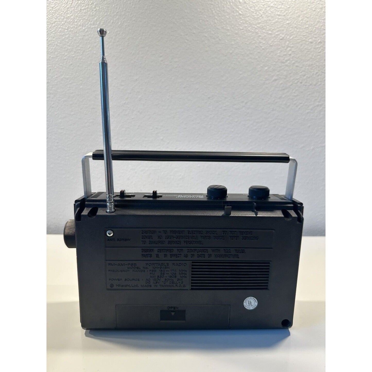 VINTAGE 1970's Hitachi KH-948H PSB/FM/AM 3-Band Portable Radio
