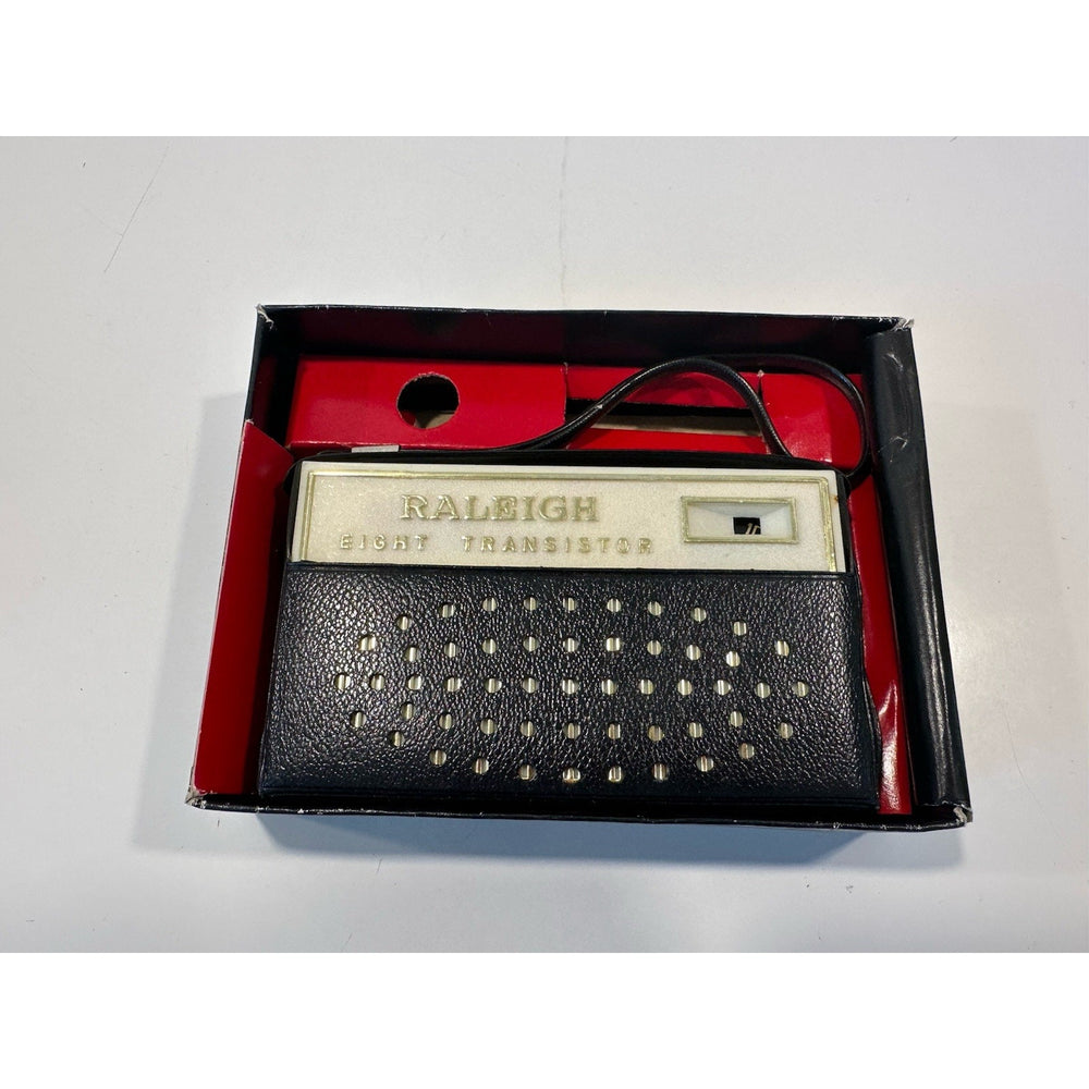 VINTAGE *NEW* 1960's/1970's Raleigh 8 Model 822 Transistor Radio