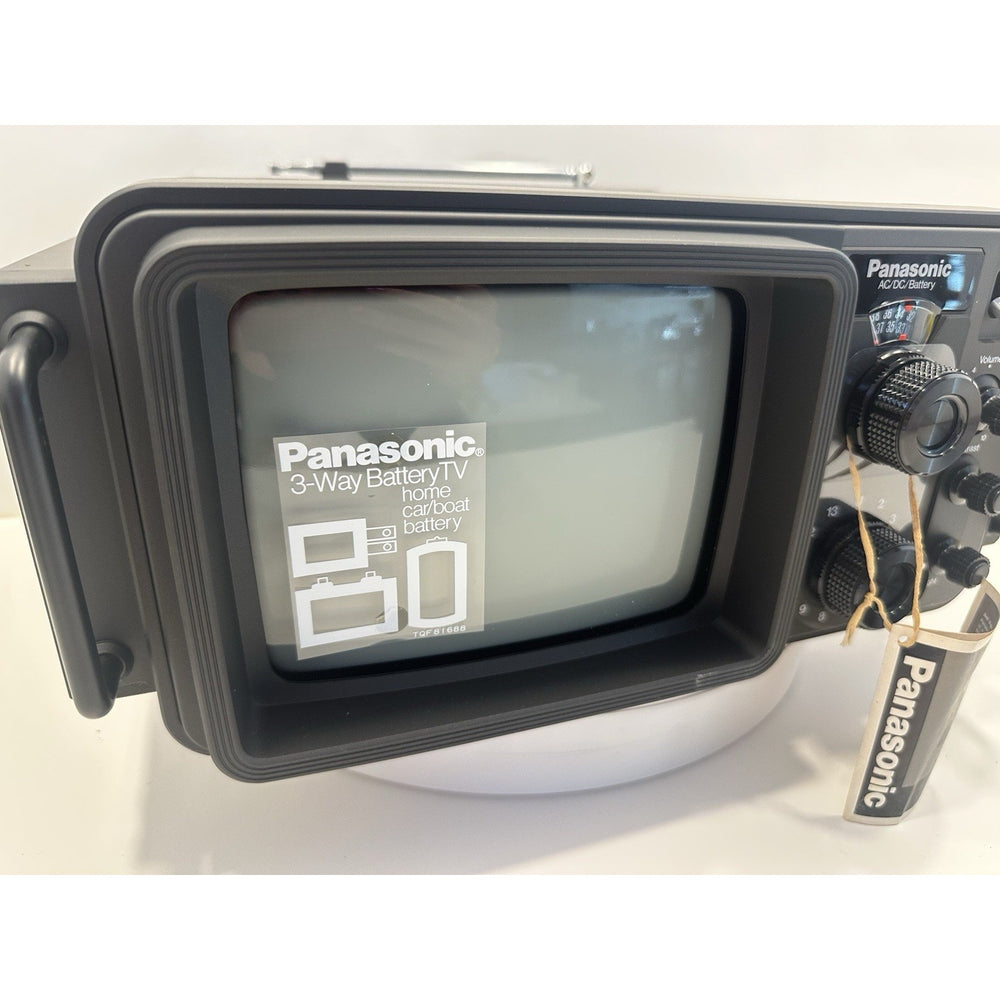 VINTAGE *NEW* 1978 Panasonic TR-707 Portable Solid State VHF/UHF Television
