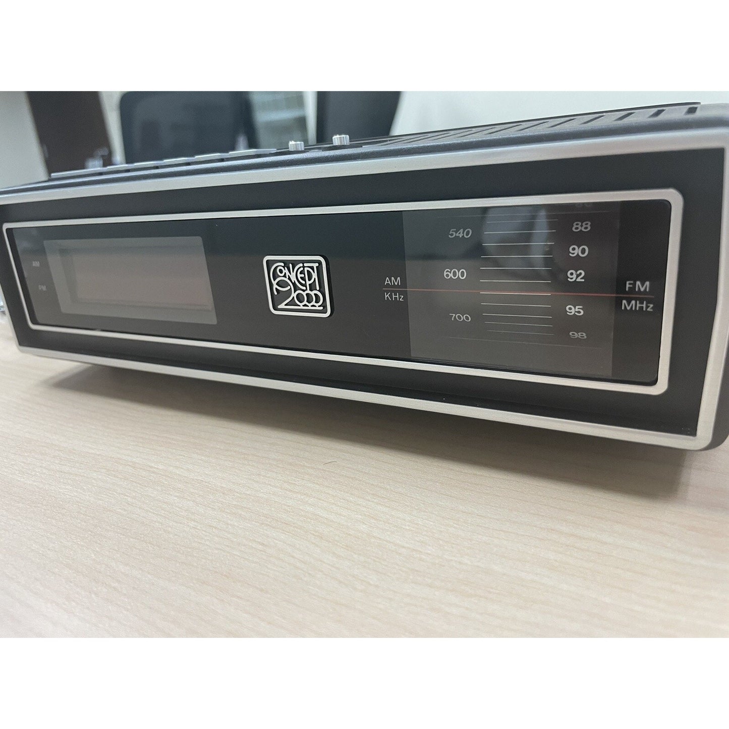 VINTAGE *NEW* 1970's Concept 2000 AM/FM Electronic Digital Clock Radio