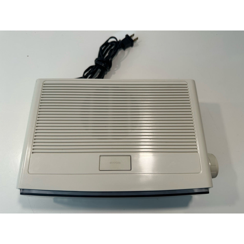 VINTAGE *NEW* 1980's Hitachi KC-650H Ivory/White Electronic Alarm Clock Radio