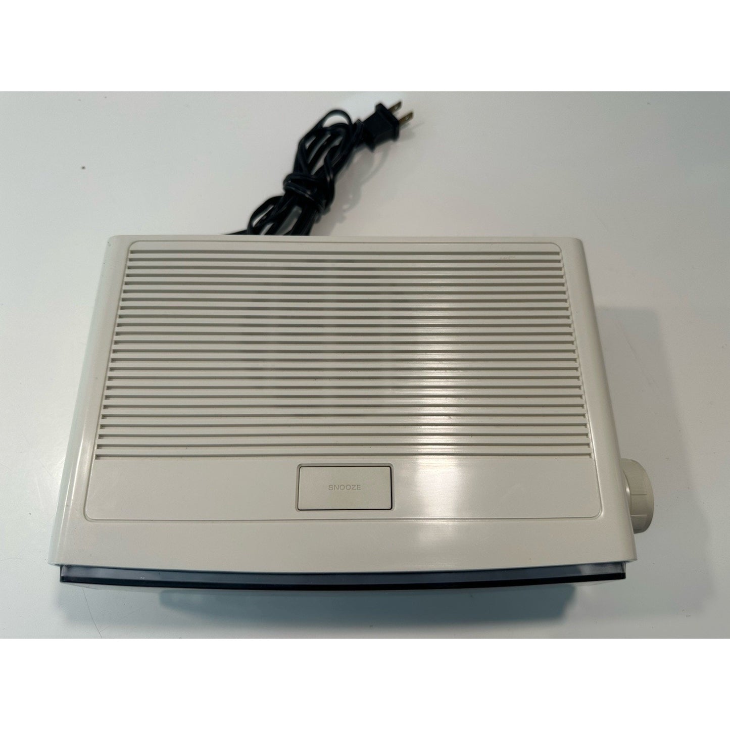 VINTAGE *NEW* 1980's Hitachi KC-650H Ivory/White Electronic Alarm Clock Radio
