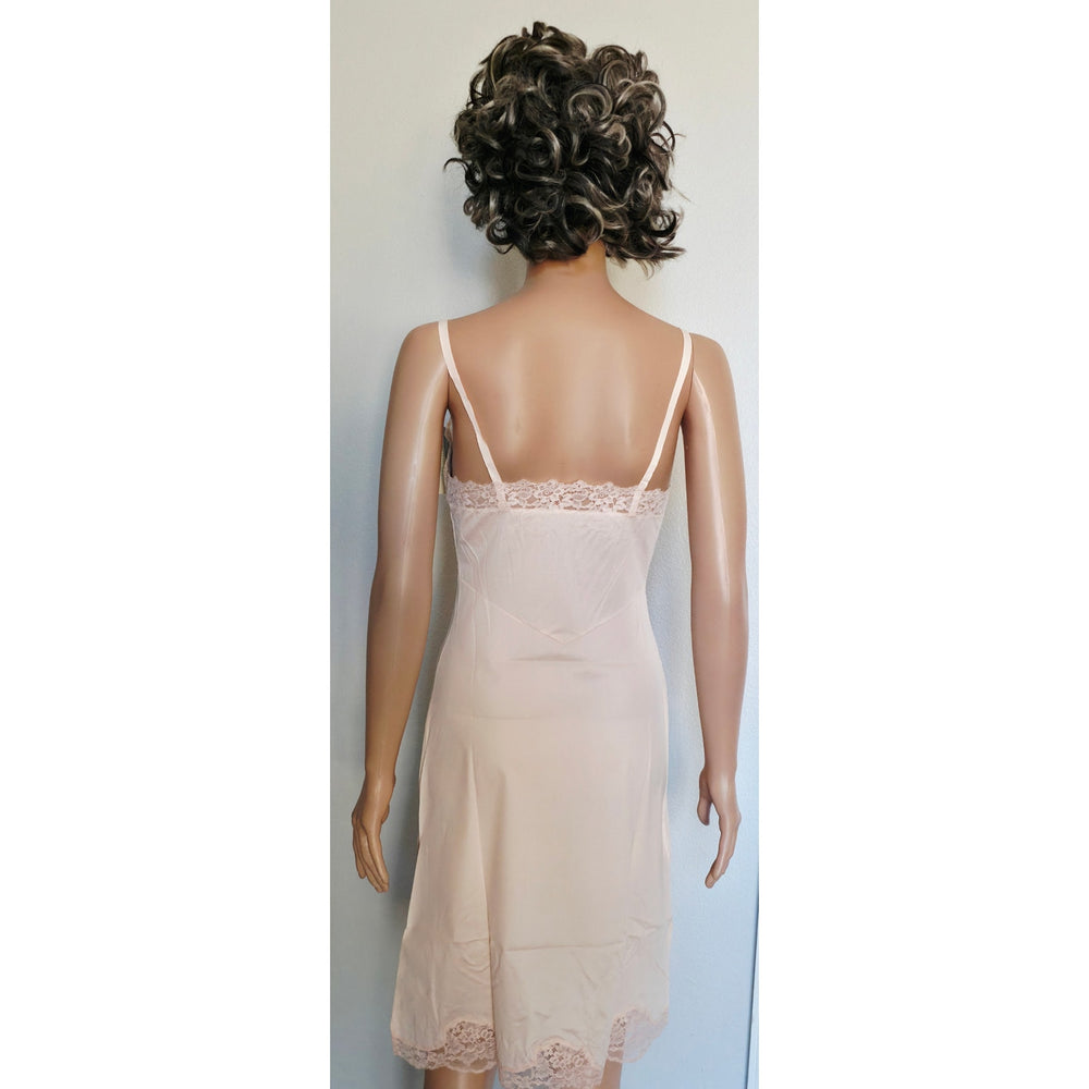 VINTAGE *NEW* 1960's Kayser Women's Light Peach with Lace Trim Long Slip Size S