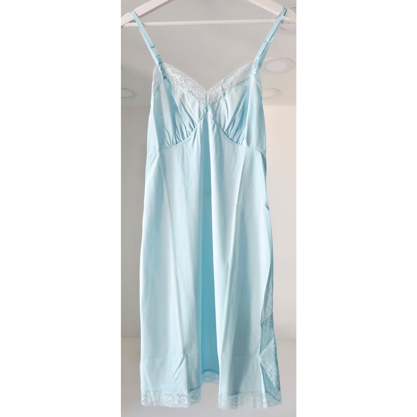 VINTAGE *NEW* 1960's Kayser Women's Light Blue w/Lace Long Slip Size S
