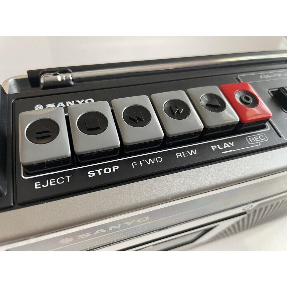 VINTAGE *NEW* Sanyo M2562 am/fm Portable Tape Recorder Boom Box