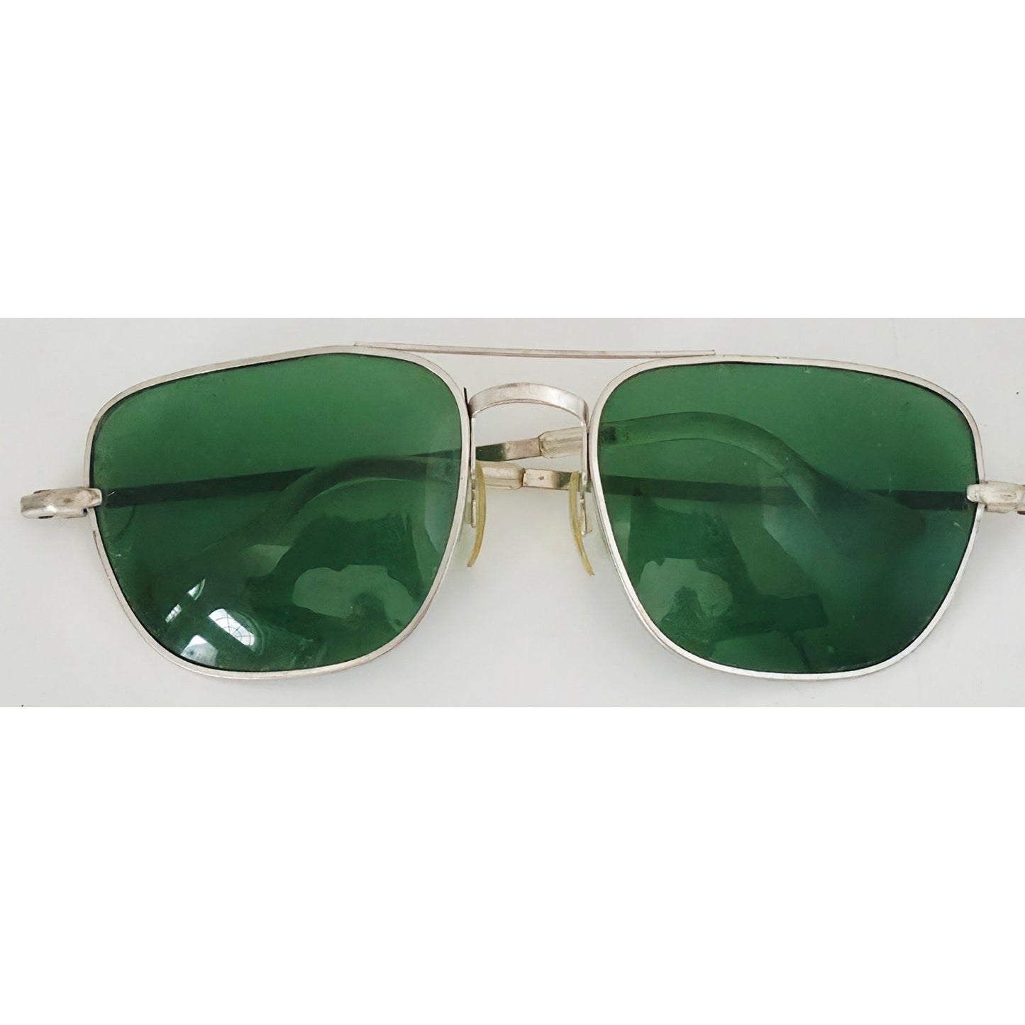 VINTAGE *NEW* 1970's Glam Unisex Silver Frame with Green Lens Sunglasses