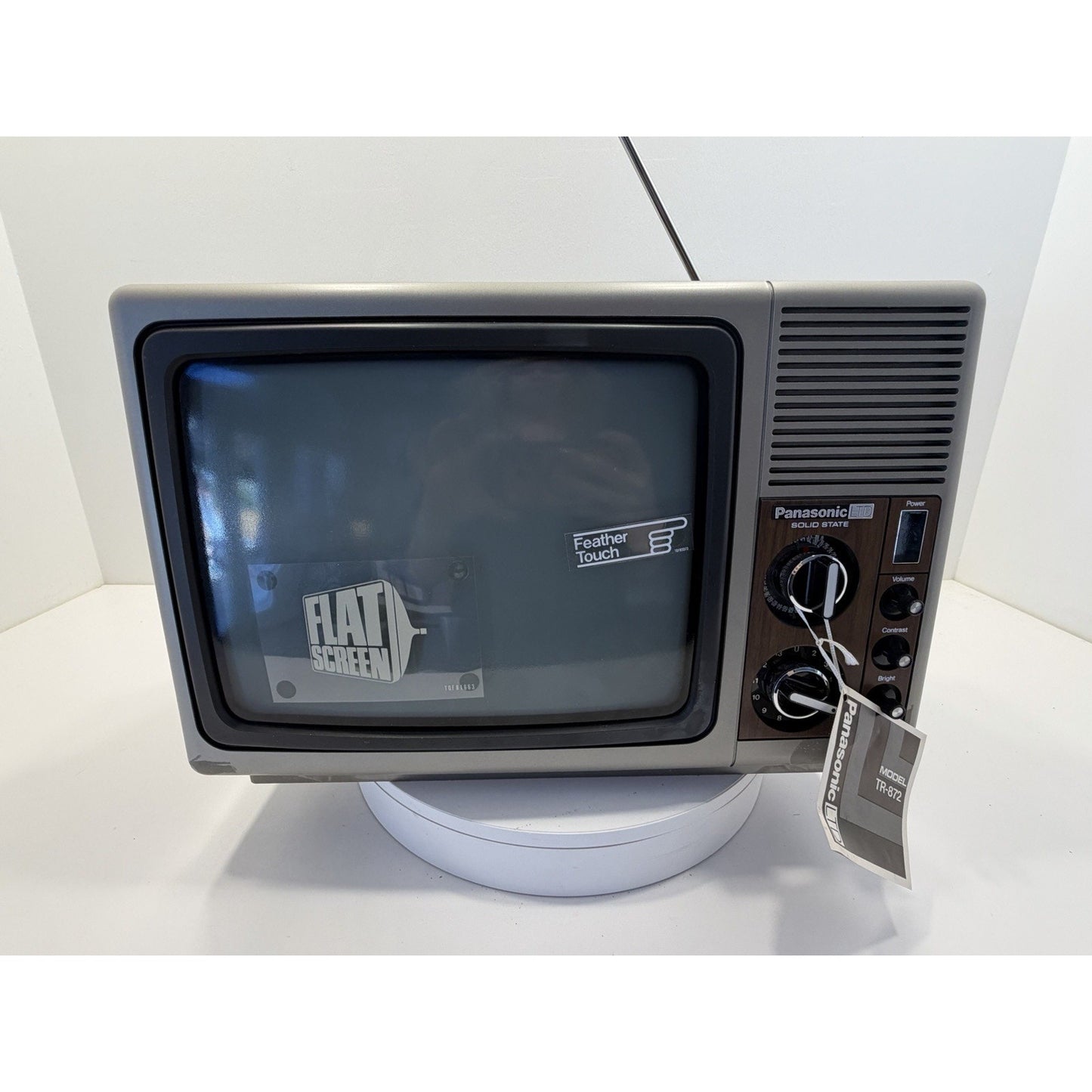 VINTAGE *NEW* 1970's Panasonic TR-872 11" Touch Switch Solid State TV