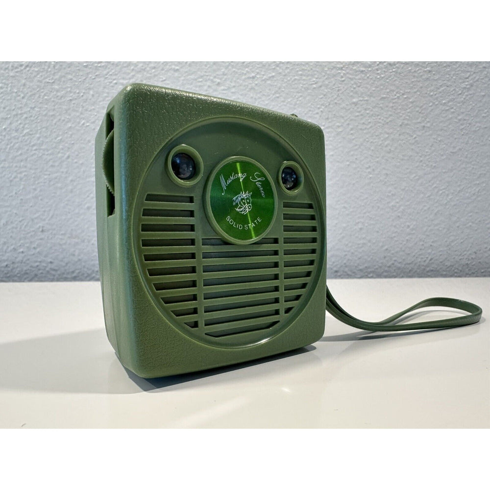 VINTAGE *NEW* 1960's MUSTANG AM Micro Solid State Transistor Radio-Green
