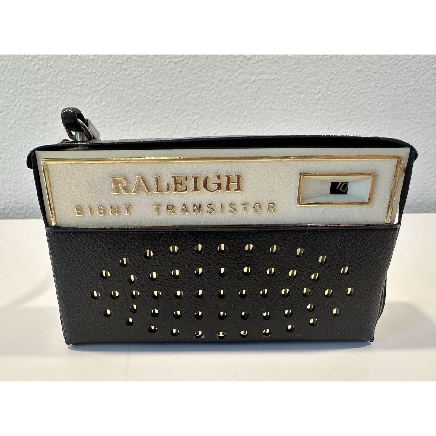 VINTAGE *NEW* 1960's/1970's Raleigh 8 Model 822 Transistor Radio