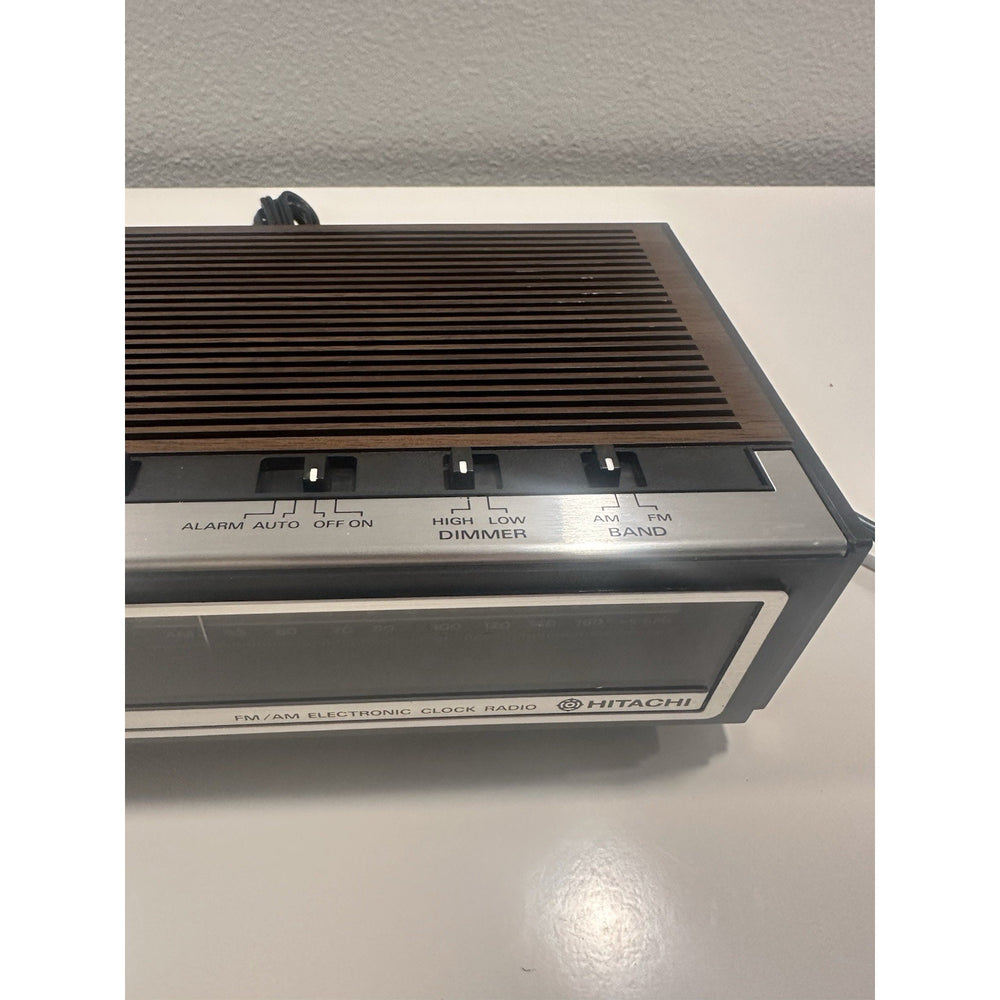 VINTAGE *NEW* 1980's Hitachi KC-651H Am/Fm 2-Band Table Radio w/Digital Clock