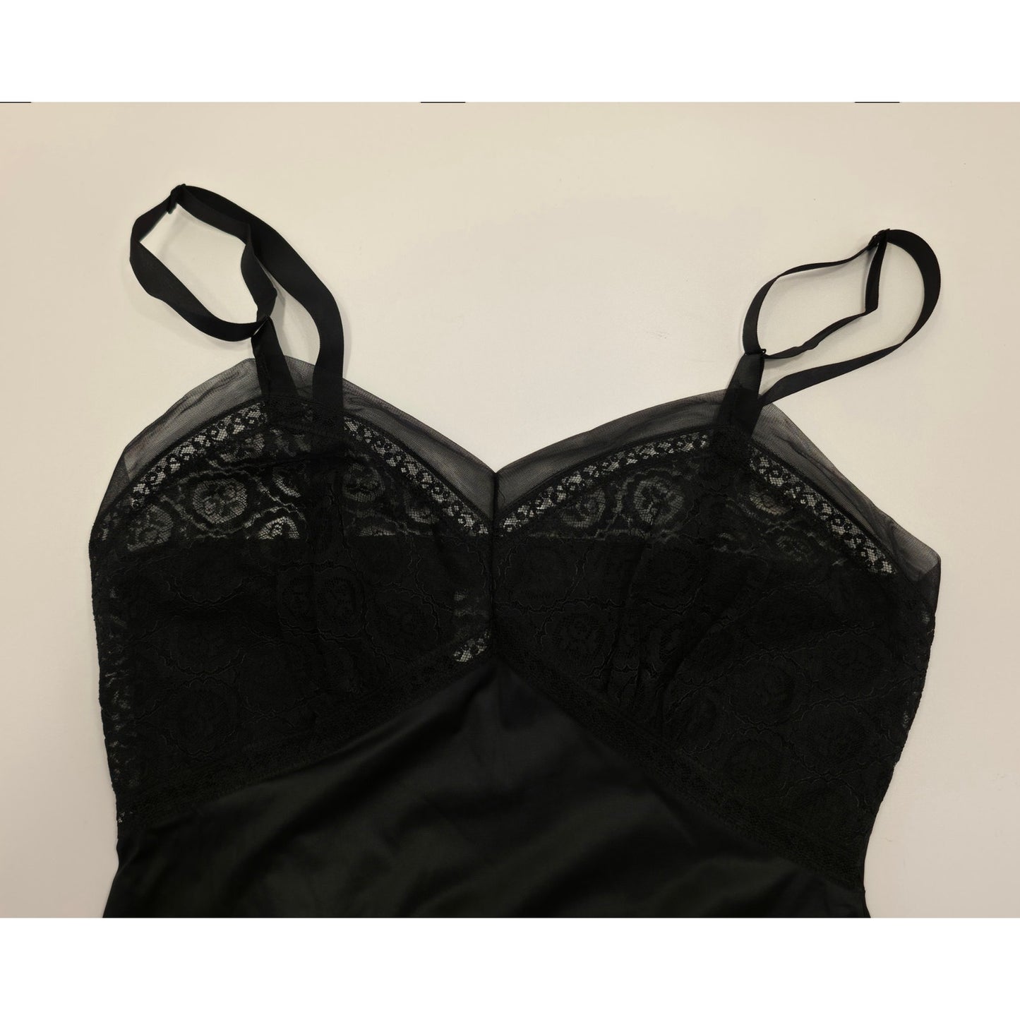 VINTAGE *NEW* 1960's Kayser Black 100% Nylon w/Lace Trim Slip Size S (32)
