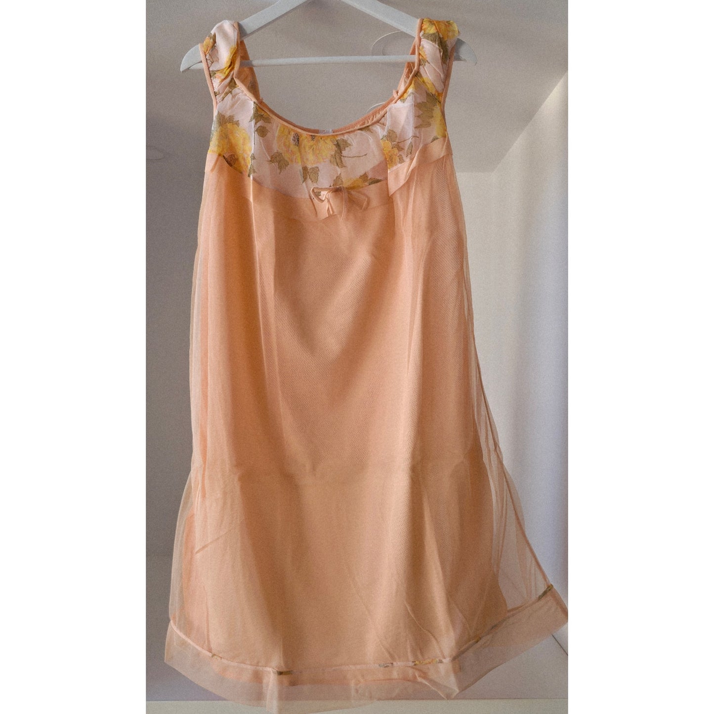 VINTAGE *NEW* 1960's Women's Peach Nightgown with Flowers 100% Acetate Size L