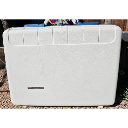 VINTAGE *NEW* 1960's Starflite White Hard Shell Luggage Size Medium Made in USA