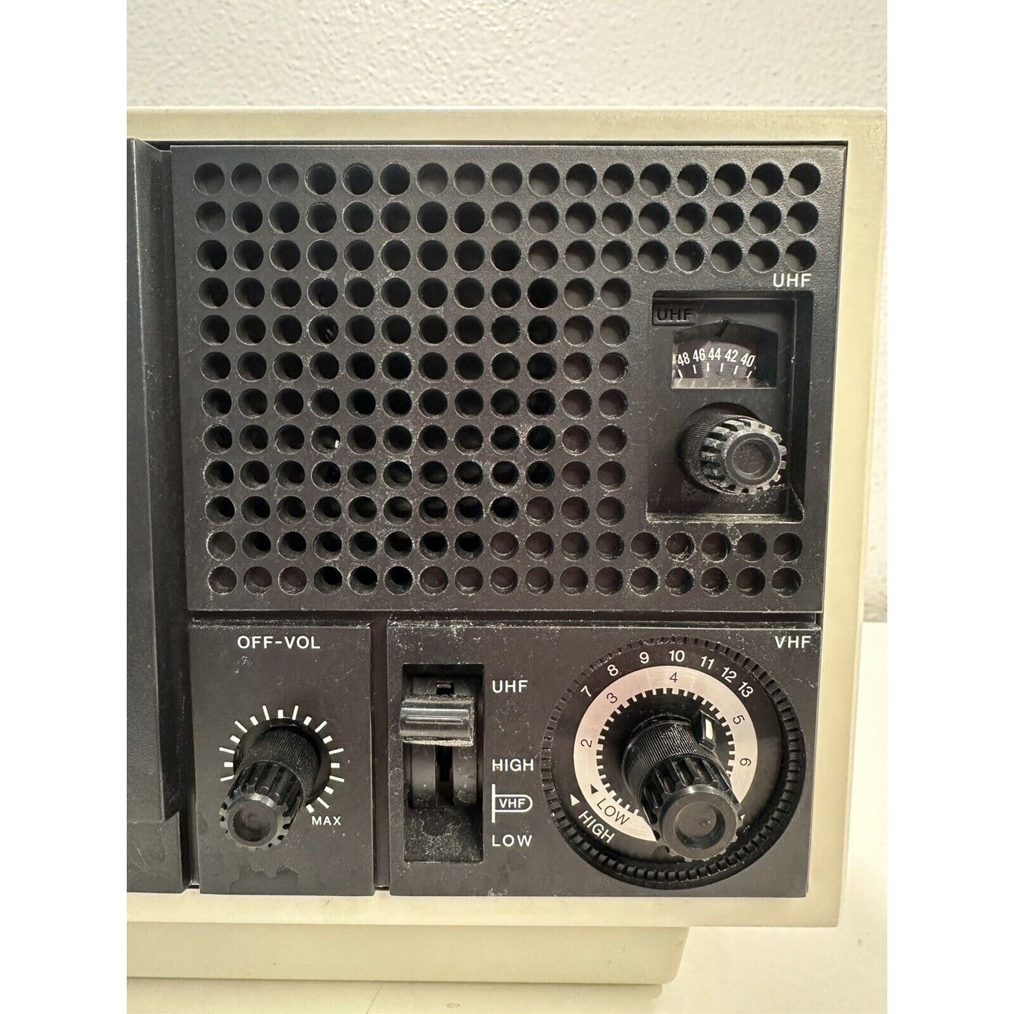 VINTAGE *NEW* 1977 JVC 3040 Solid State Portable TV Retro White