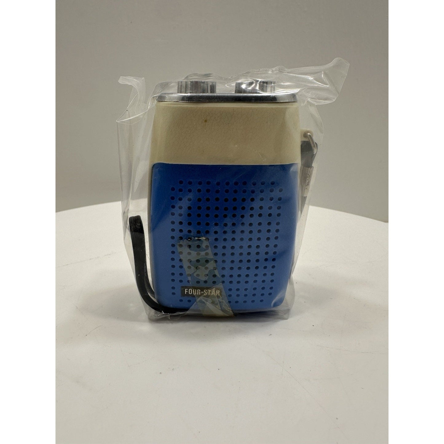 VINTAGE *NEW* 1970's Sakura FS-19 Solid State Micro Transistor Radio Blue/Black