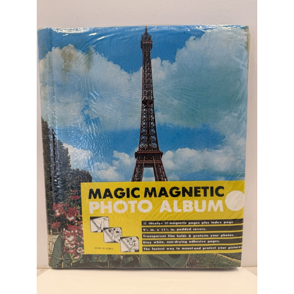 VINTAGE *NEW* 1960's Magnetic Photo Album 20 Pages Eiffel Tower Scene