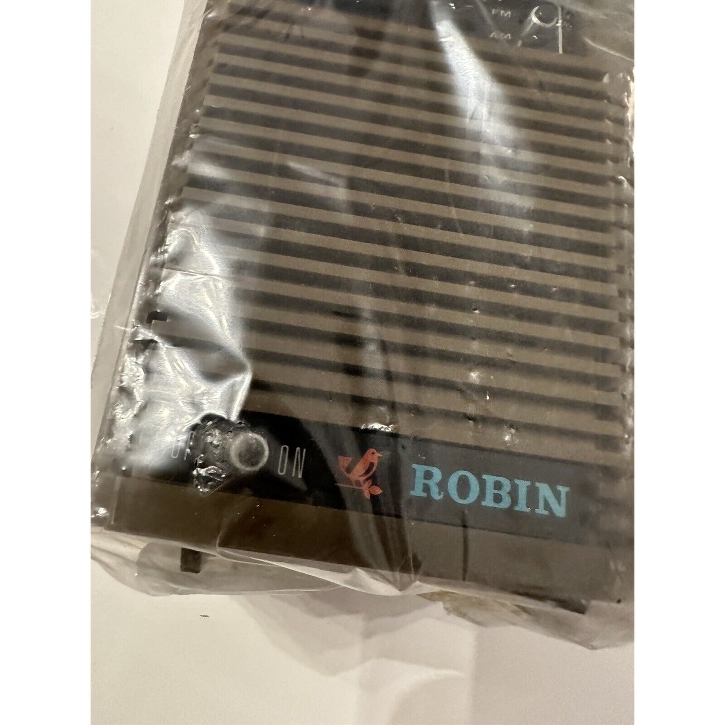 VINTAGE *NEW* Robin #2066 Solid State AM/FM Portable Radio