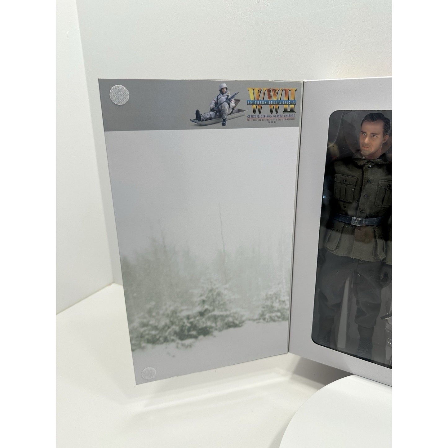 VINTAGE *NEW*Dragon WWII "Jurgen Kleinheinz" Gebirgsjager MG34 Gunner w/Sledge Jager