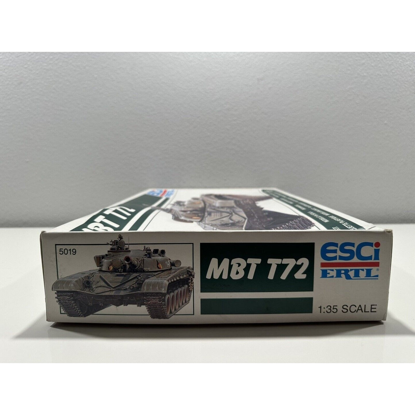 VINTAGE *NEW * MBT-T72 esci/vertl Tank Model Kit 5019