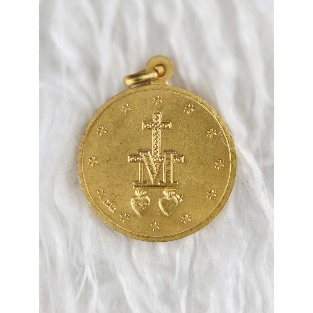 VINTAGE *NEW* 1950's Praying Madonna Gold-Toned Religious Pendant 1.25"
