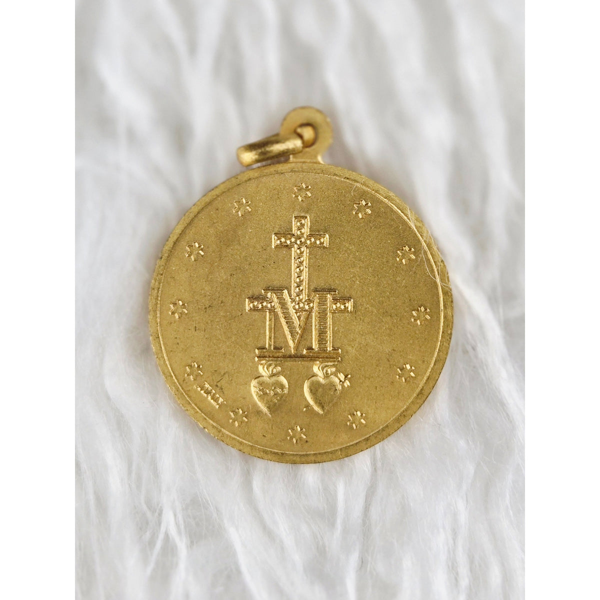 VINTAGE *NEW* 1950's Praying Madonna Gold-Toned Religious Pendant 1.25"