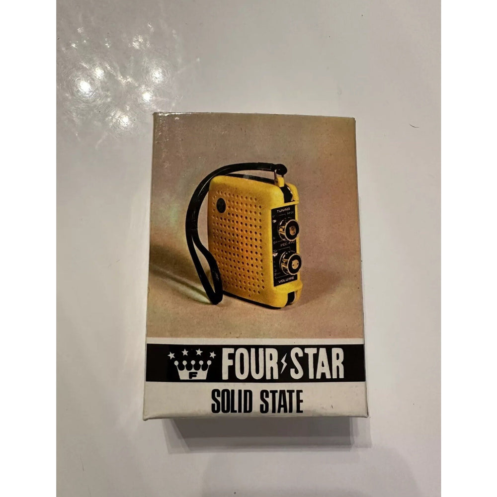 VINTAGE *NEW*1970's Four Star FS-7 Red Solid State AM Transistor Radio