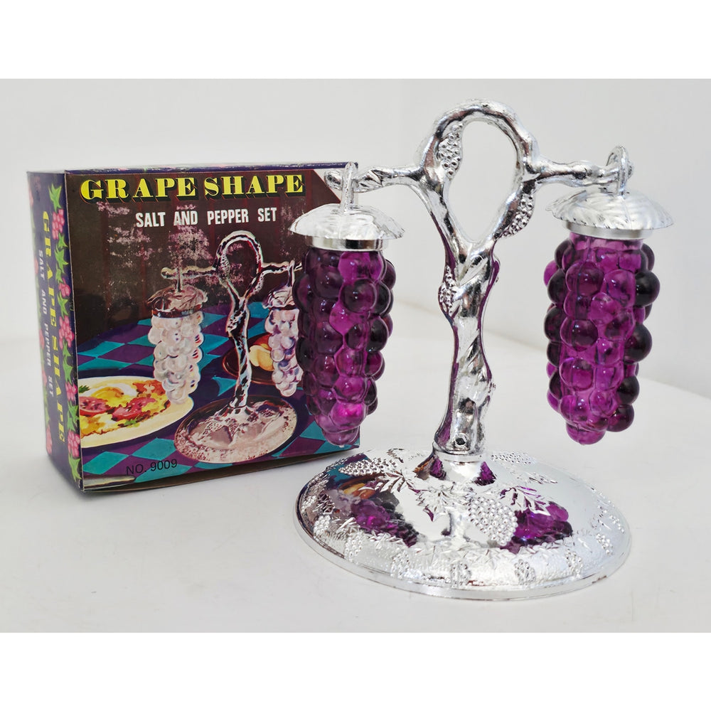 VINTAGE *NEW* 1960's Purple Grape Shape Salt and Pepper Shakers Set of 2