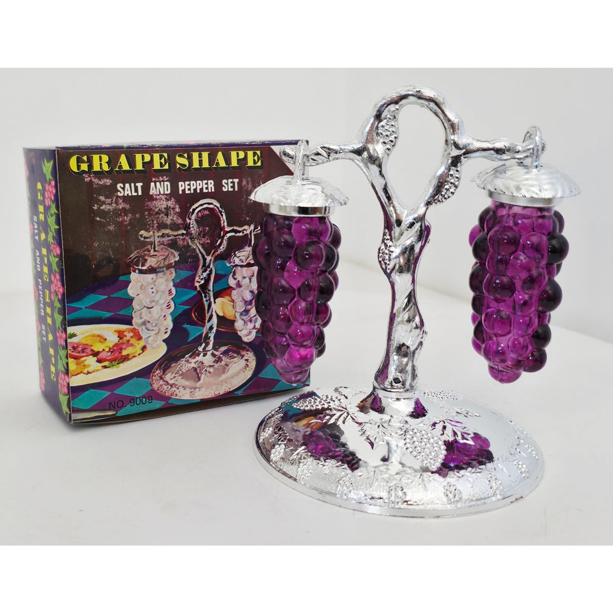 VINTAGE *NEW* 1960's Purple Grape Shape Salt and Pepper Shakers Set of 2