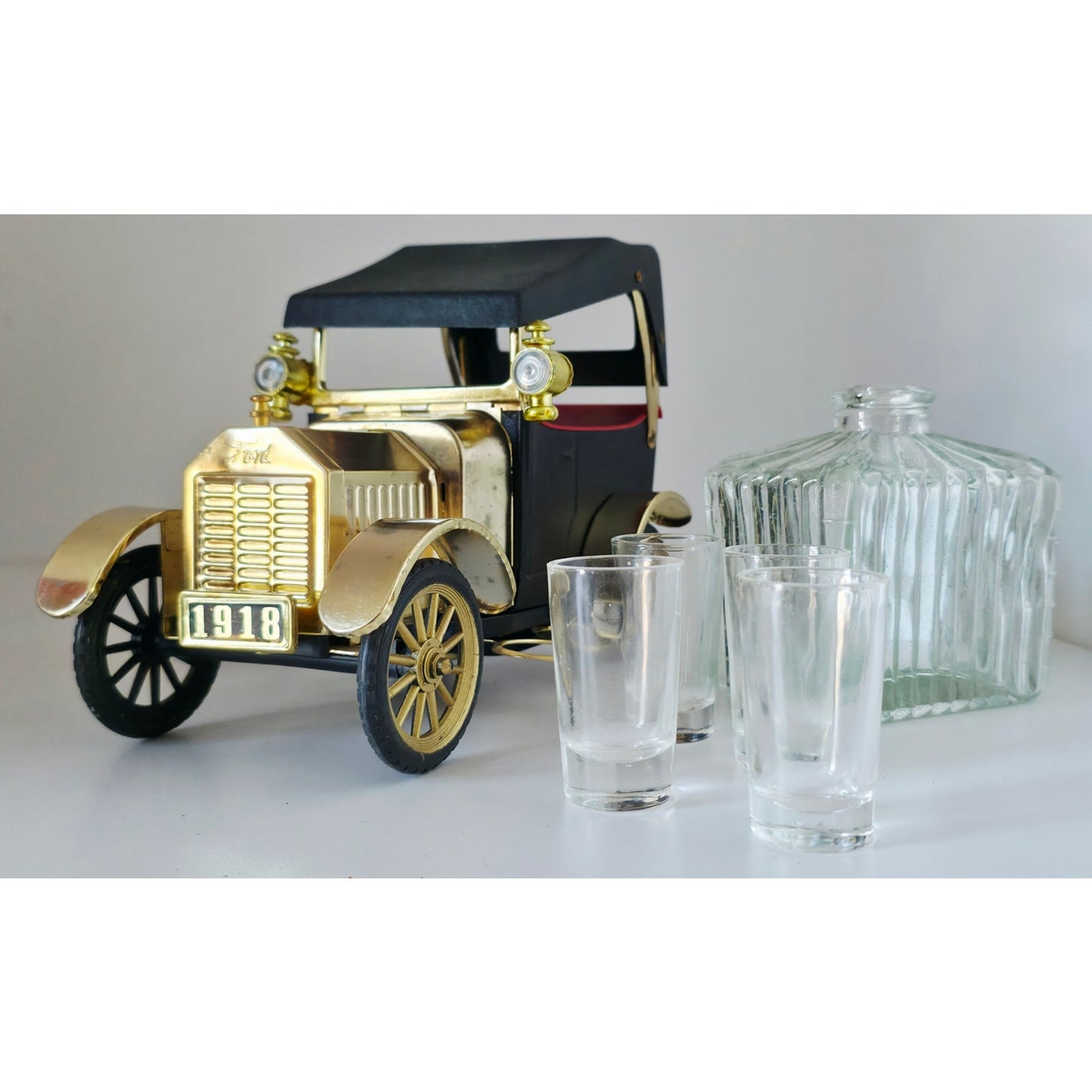 VINTAGE *PRISTINE* 1950's Decanter Music Box 1918 Ford Car w/4 Shot Glasses