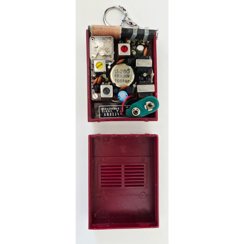 VINTAGE *NEW* 1960's Nuvox NV-80 Red & Silver AM Pocket Radio with Keychain