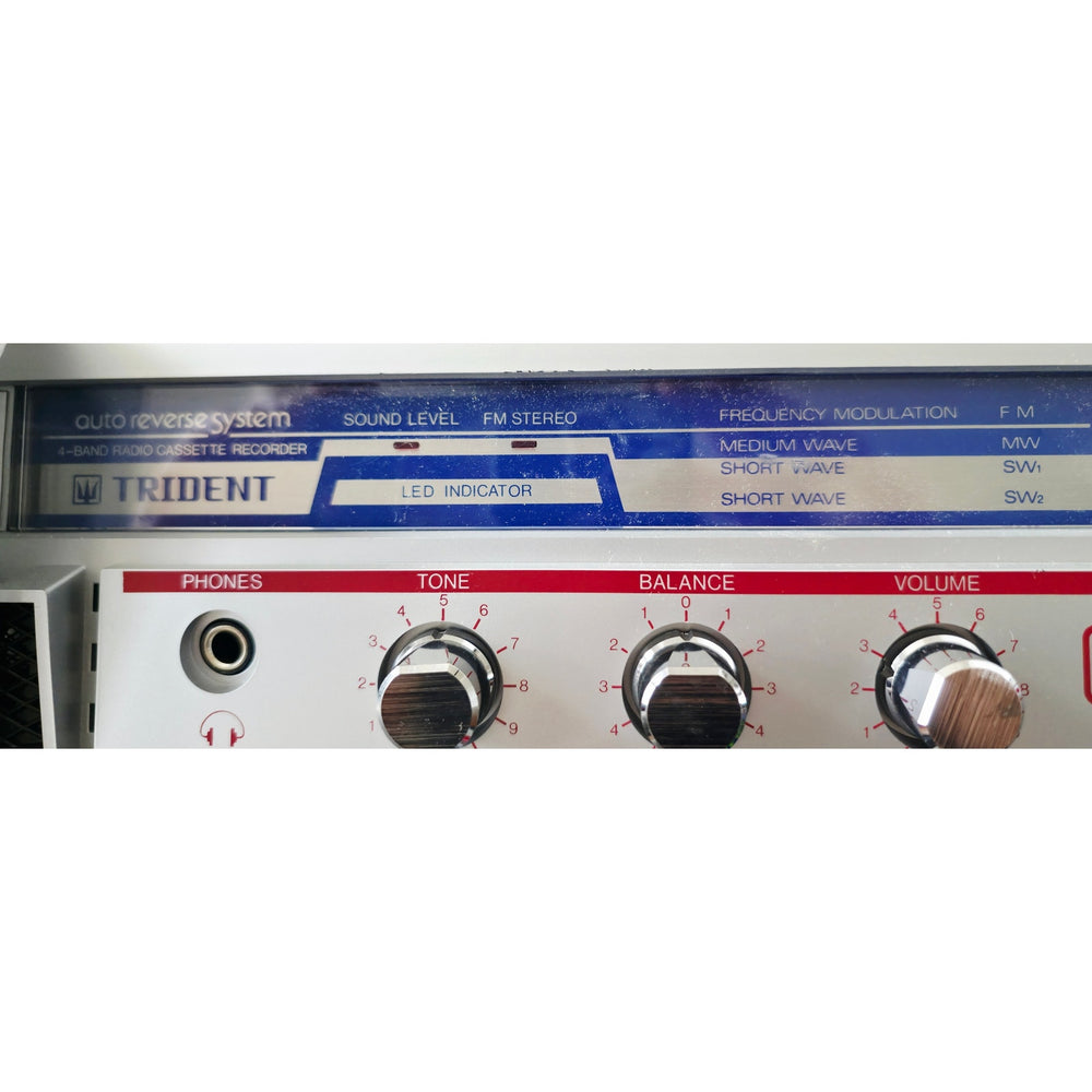 VINTAGE *NEW* 1980's Trident CX-479F Multi-Voltage FM Radio Cassette Boombox