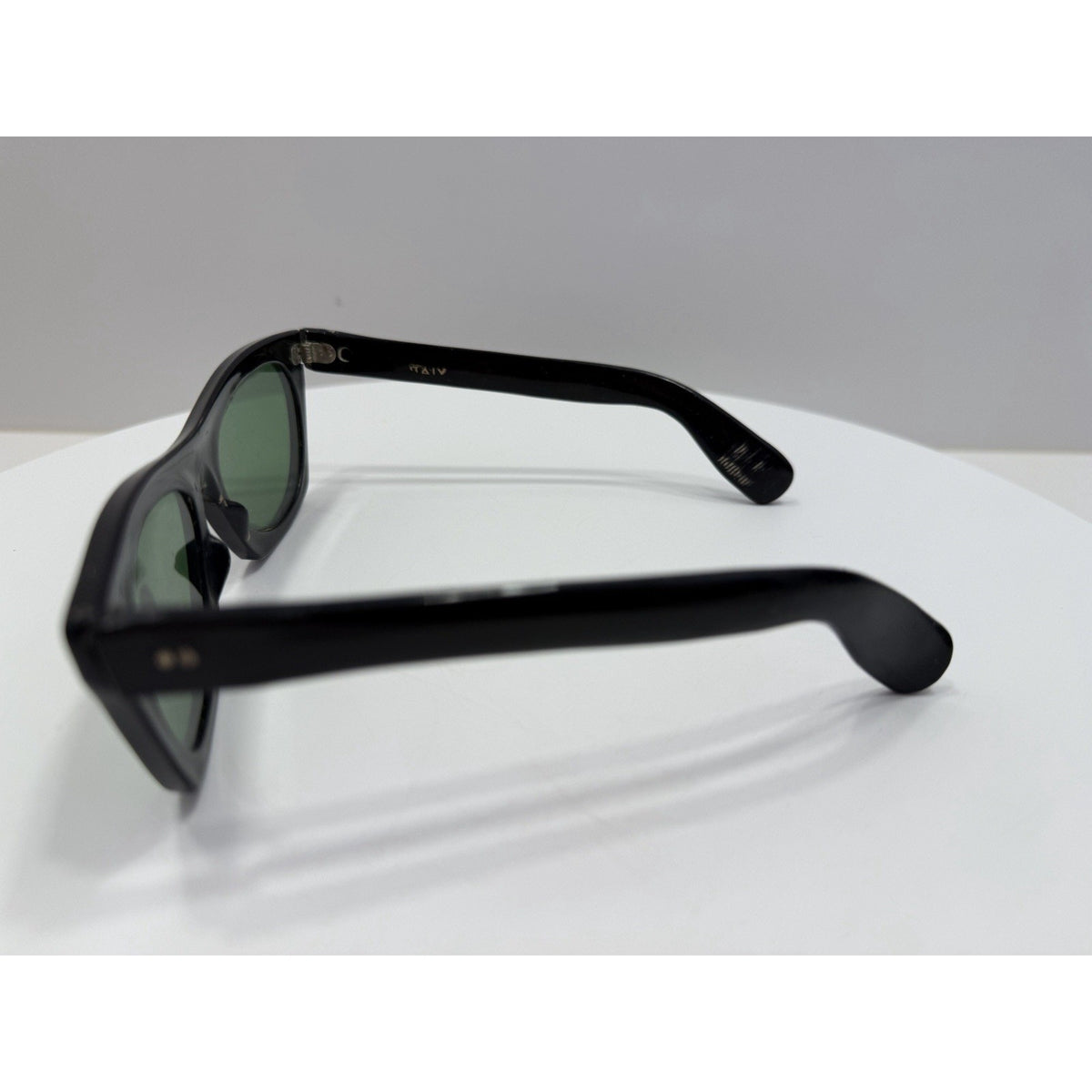 VINTAGE *NEW* 1960's Glam Unisex Sunglasses Black Frame/Green Lens ITALY