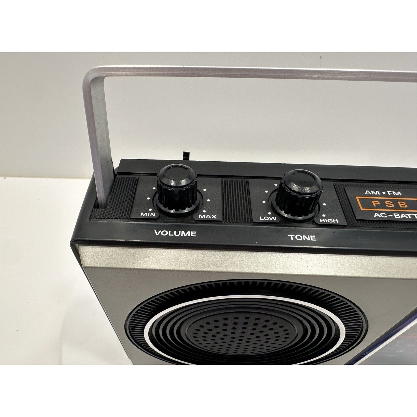 VINTAGE *NEW* 1980's Hitachi KH-1080H AM/FM/PSB 3-Band Portable Radio