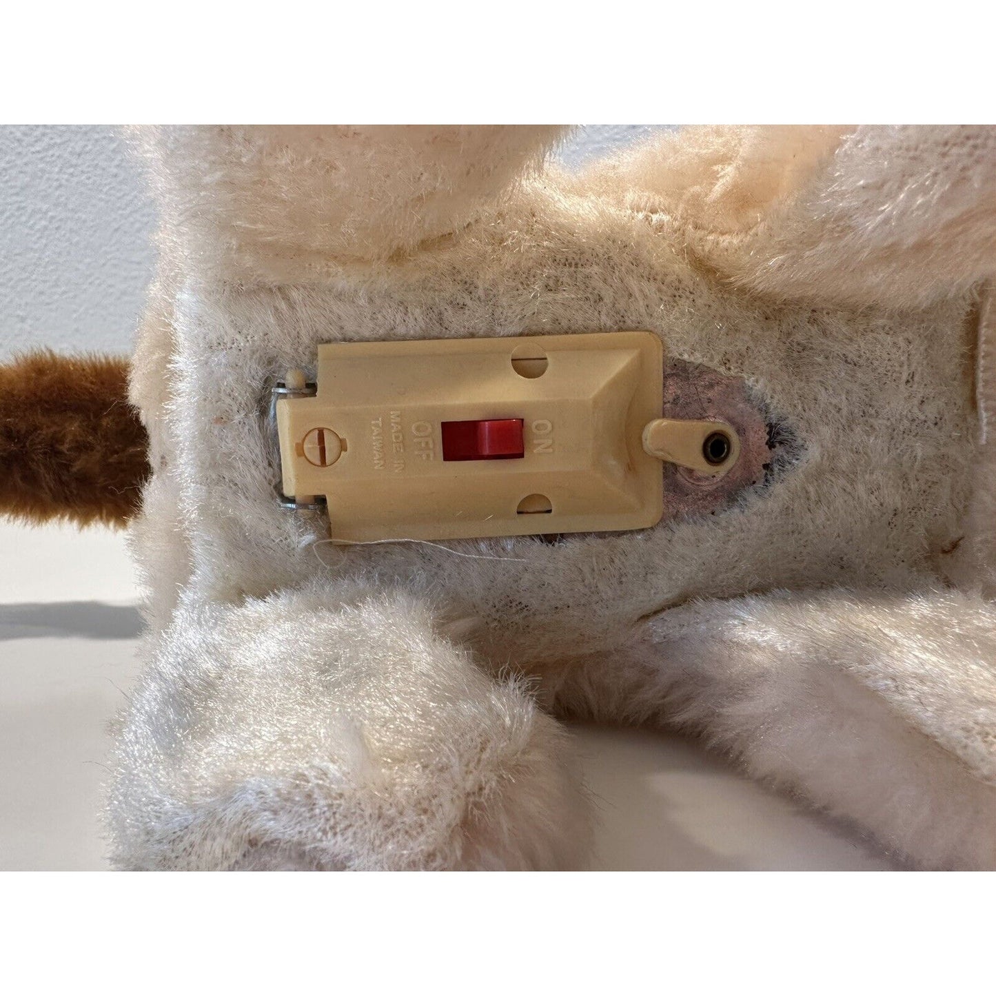 VINTAGE *NEW* 1970's Lovely Dog Walking Barking White Collared Dog