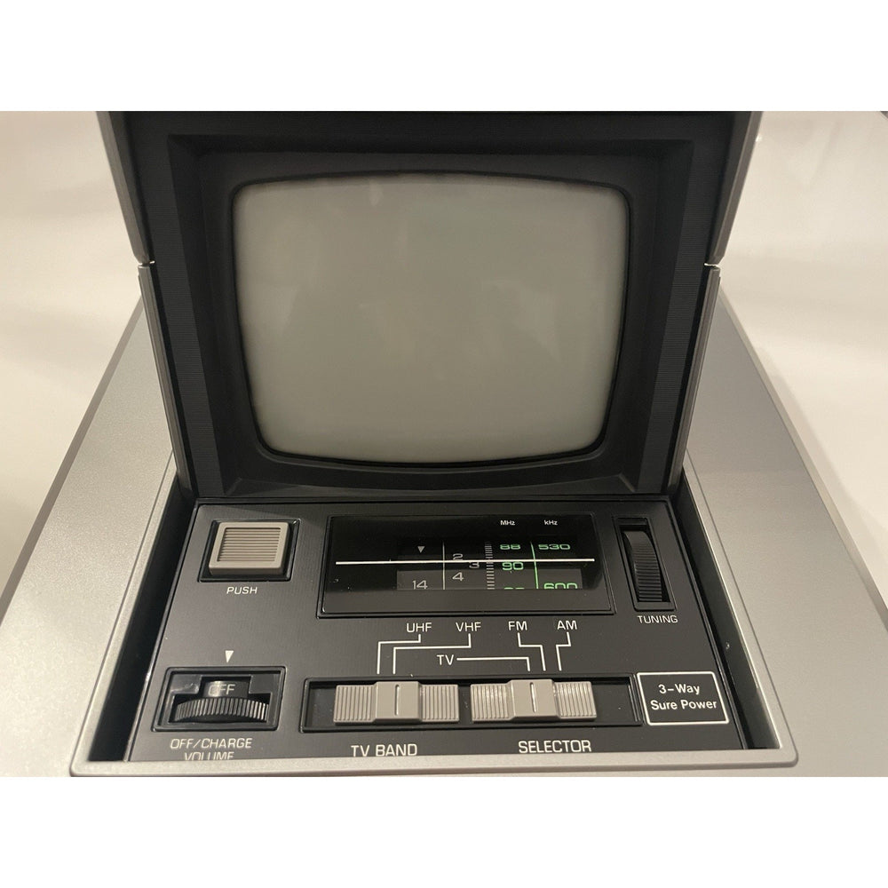 VINTAGE *PRISTINE* '1981 Panasonic TR-5050P Portable Popup TV Radio AM/FM