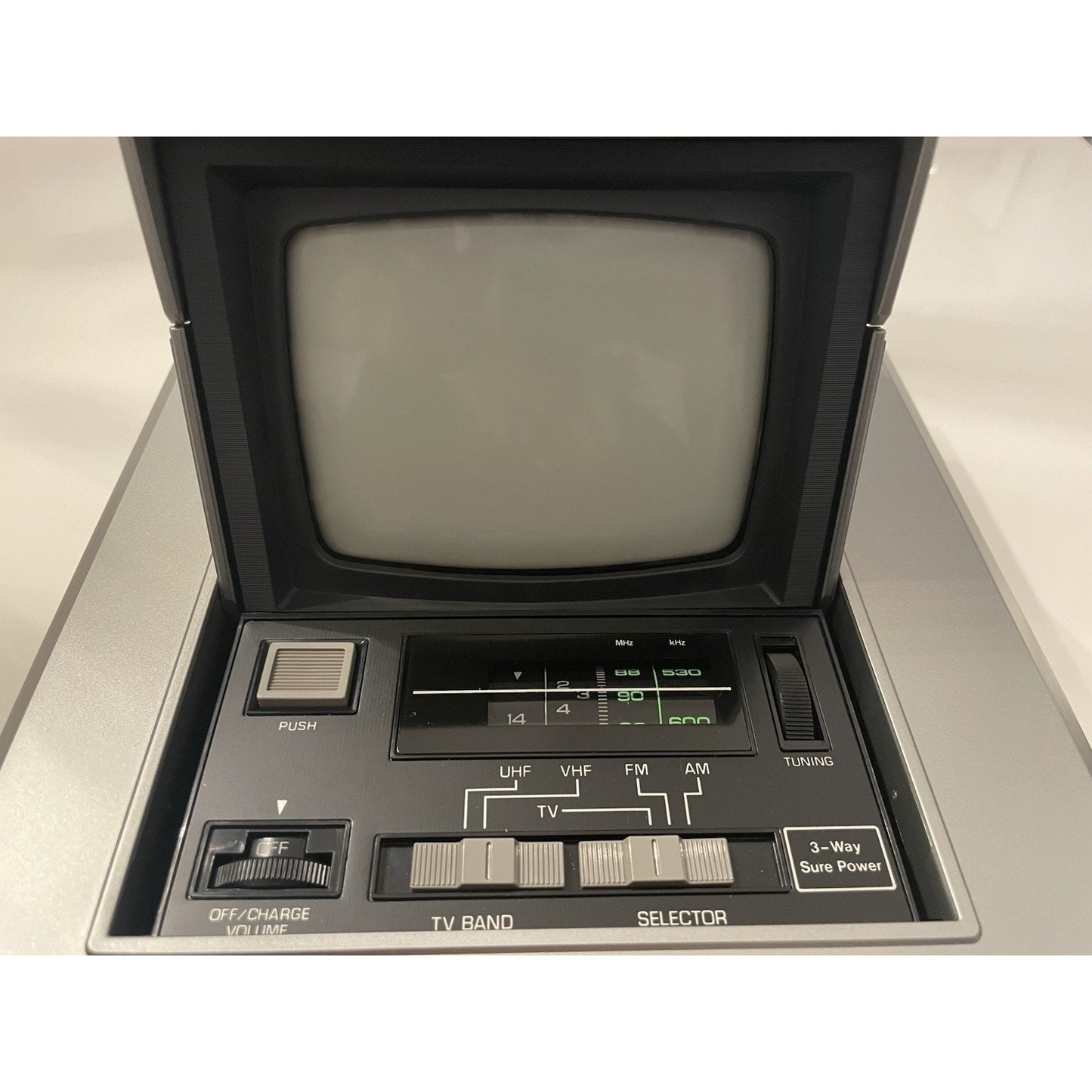 VINTAGE *PRISTINE* '1981 Panasonic TR-5050P Portable Popup TV Radio AM/FM