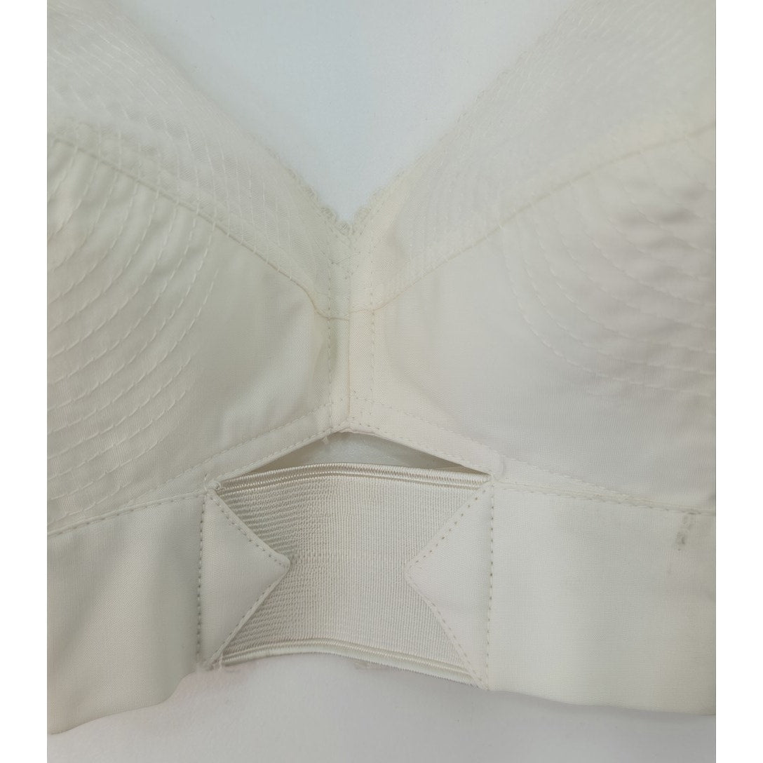 VINTAGE *NEW* 1960's Carnival Women's White Bullet Bra Size 32A USA