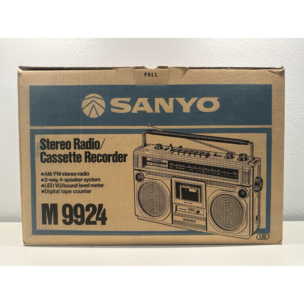 VINTAGE *NEW* 1980's Sanyo Boombox M9924 am/fm Cassette Boombox Ghettoblaster