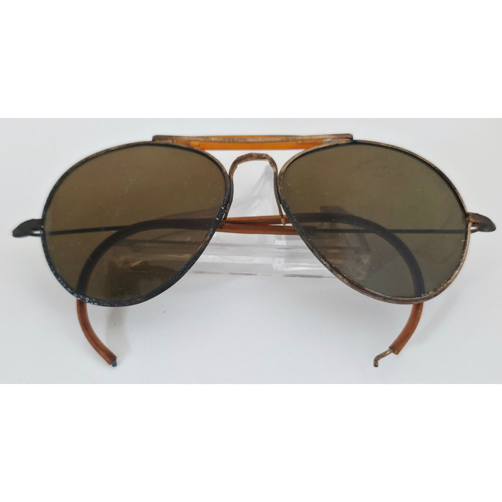 VINTAGE *PRISTINE* 1970's Brown Frame with Gray Lens Aviator Sunglasses