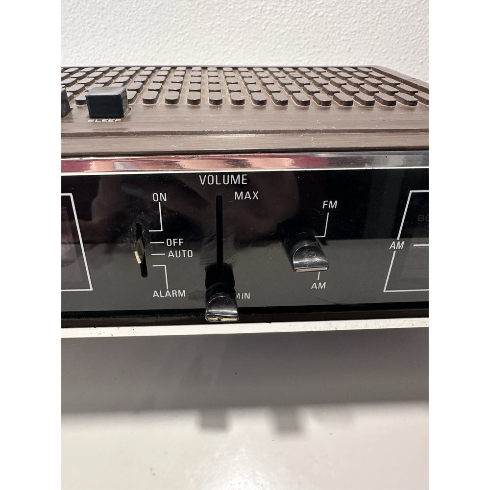 Needs Lovin' - VINTAGE 1970's MASON Digital Alarm Clock Am/Fm Radio Dimmer Wood Grain