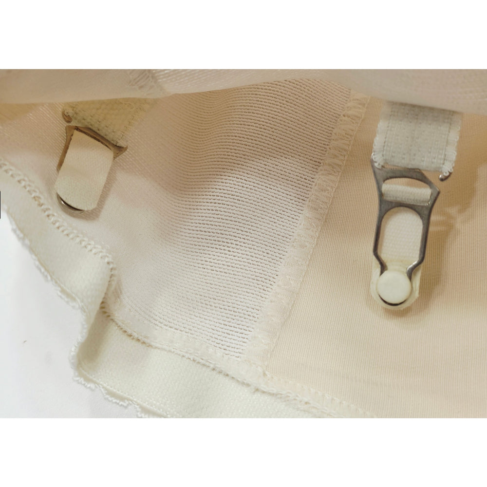 VINTAGE *NEW* 1960's Macbess Women's White Shapewear w/Garters Size M USA