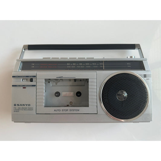 VINTAGE *NEW* Sanyo M1600 Mini am/fm Radio Cassette Recorder