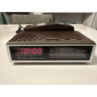VINTAGE *NEW* 1970’s Robin AM/FM Telephone Alarm Clock PH-3500