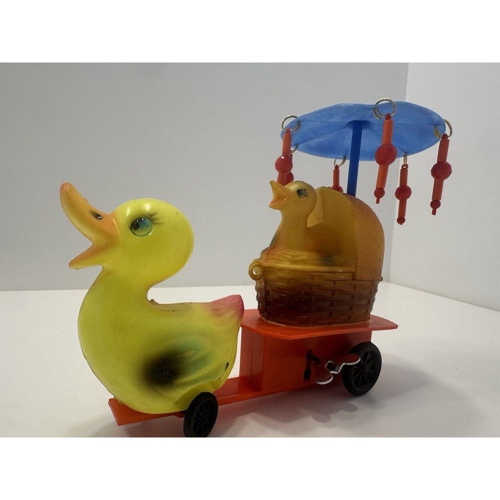 VINTAGE *NEW* 1960's Wind Up Nursing Duck with Baby under Parasol